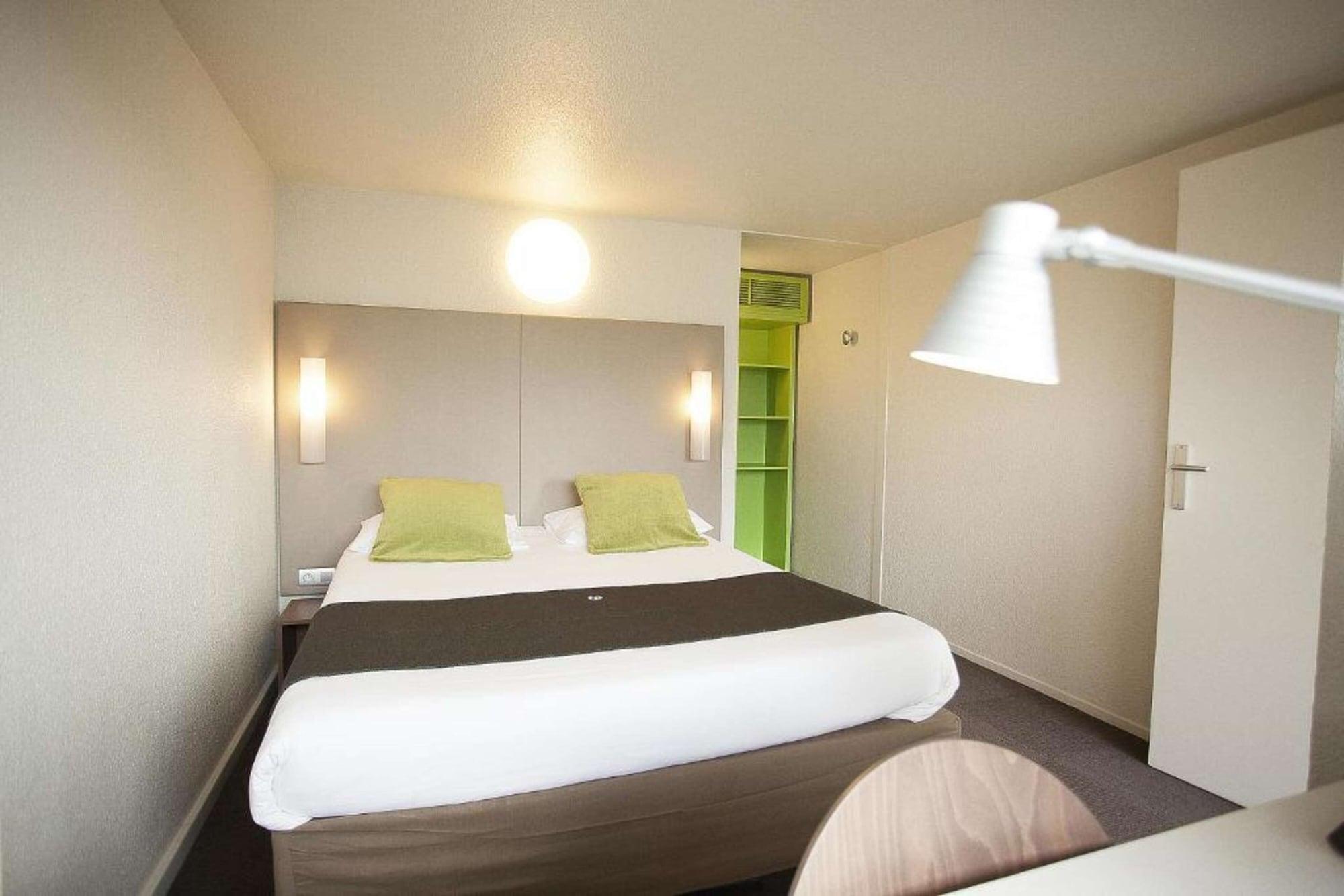 Hotel Campanile Avignon Sud - Montfavet la Cristole Esterno foto