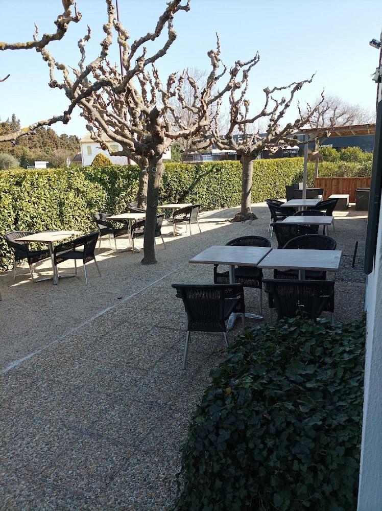 Hotel Campanile Avignon Sud - Montfavet la Cristole Esterno foto