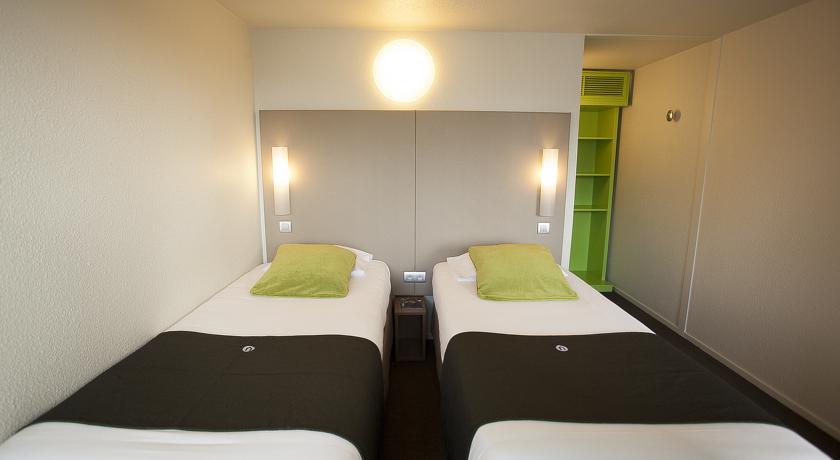 Hotel Campanile Avignon Sud - Montfavet la Cristole Esterno foto