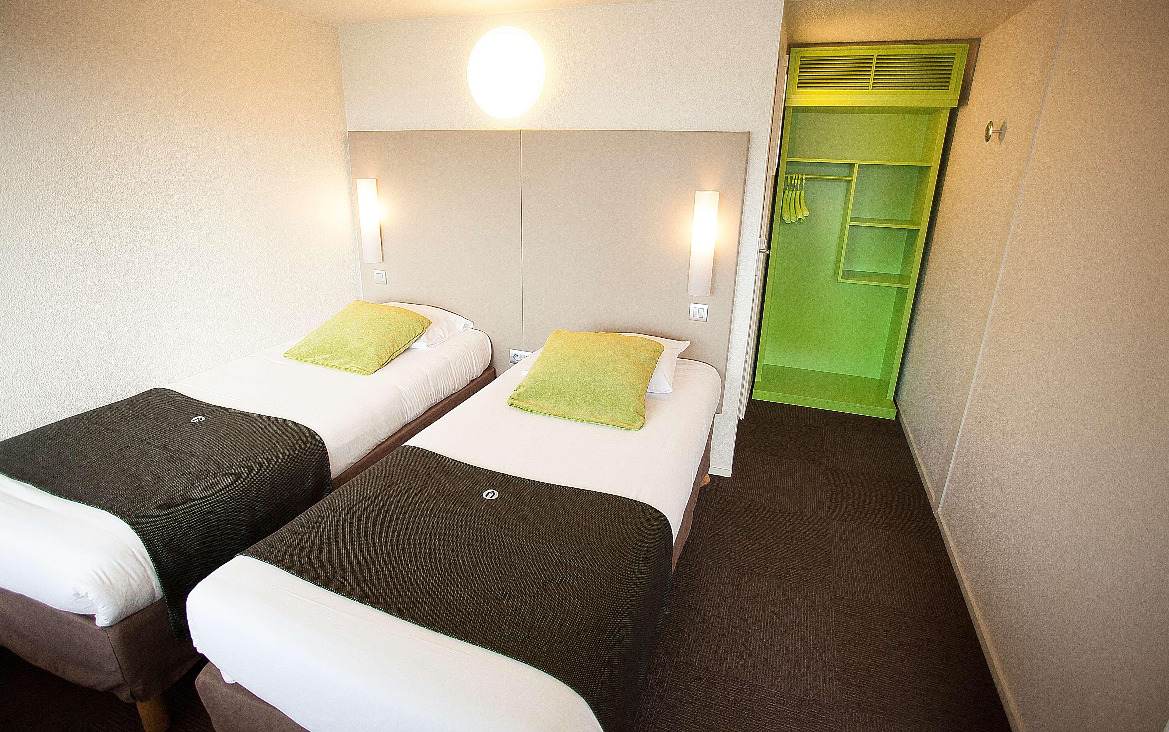 Hotel Campanile Avignon Sud - Montfavet la Cristole Esterno foto