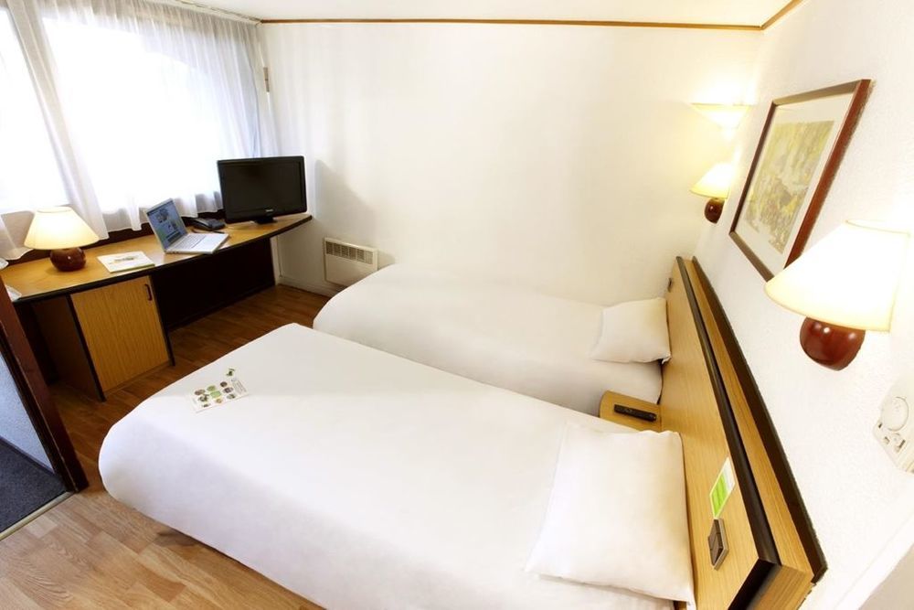 Hotel Campanile Avignon Sud - Montfavet la Cristole Esterno foto