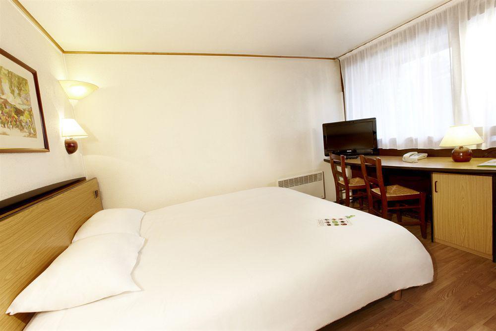 Hotel Campanile Avignon Sud - Montfavet la Cristole Esterno foto